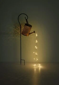 LED Solarleuchte Gießkanne Mit Lichterkette Auf Erdspieß Aus Metall Goldfarben 26x12,6x85cm Von Globo -Leuchten Verkauf 336523 s
