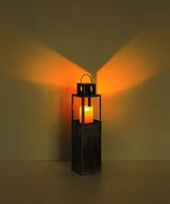 Solar Laterne Innen Mit LED Kerze Metall Rostfarben 13x13x50cm Von Globo -Leuchten Verkauf 36657r s