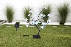 LED Solarlampe 60cm Baum Mit Leuchtenden Blüten LED Weiss Blau Pink Von Globo 12 LED Solarlampe 60cm Baum Mit Leuchtenden Blüten LED Weiss Blau Pink Von Globo -Leuchten Verkauf 39144 am2