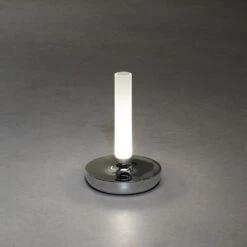 KONSTSMIDE Biarritz Akku Tischleuchte IP54 Silberfarben Dimmbar 1800/3000/4000K -Leuchten Verkauf 7827 003.p.1.0