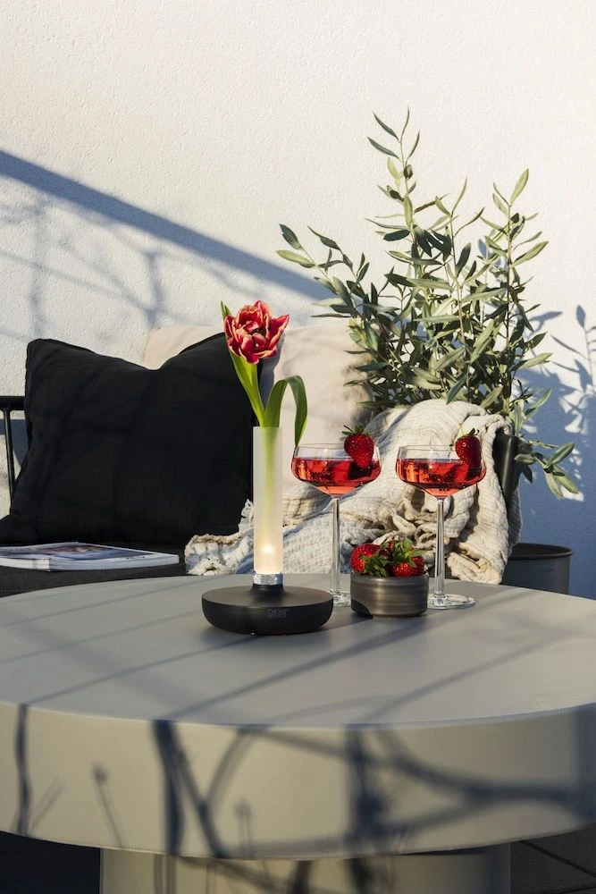 KONSTSMIDE Biarritz Akku Tischleuchte IP54 Schwarz Dimmbar 1800/3000/4000K 14 KONSTSMIDE Biarritz Akku Tischleuchte IP54 Schwarz Dimmbar 1800/3000/4000K – Bild 12