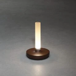 KONSTSMIDE Biarritz Akku Tischleuchte IP54 Rostfarben Dimmbar 1800/3000/4000K -Leuchten Verkauf 7827 973.f.3.0