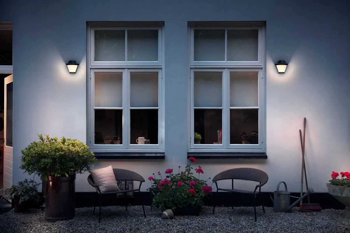 Philips MyGarden Schlichte Wandaußenleuchte Serres E27 IP44 Schwarz 4 Philips MyGarden Schlichte Wandaußenleuchte Serres E27 IP44 Schwarz – Bild 2