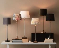 PR Home Liam Schmale Fensterbank Tischlampe Schwarz Textilschirm Weiß E27 59x20x20cm 7 PR Home Liam Schmale Fensterbank Tischlampe Schwarz Textilschirm Weiß E27 59x20x20cm -Leuchten Verkauf pr home 71003 420fr01 8 00